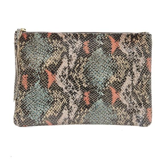 NWOT Oliveve Queenie Snake Embossed Clutch - Picture 1 of 7